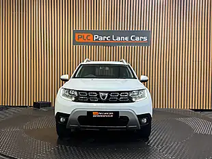 Used 2019 Dacia Duster Prestige Glacier White - Interior and Exterior details 8