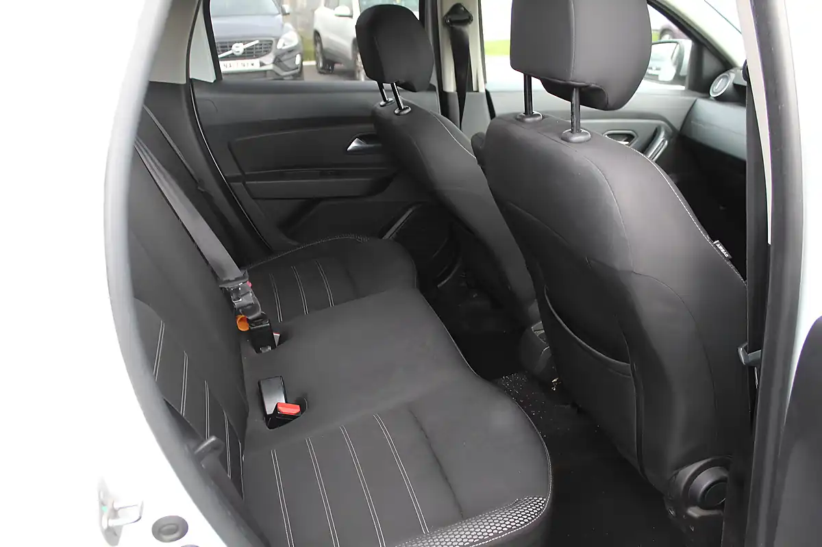 Used 2019 Dacia Duster Prestige White - Interior and Exterior details 3