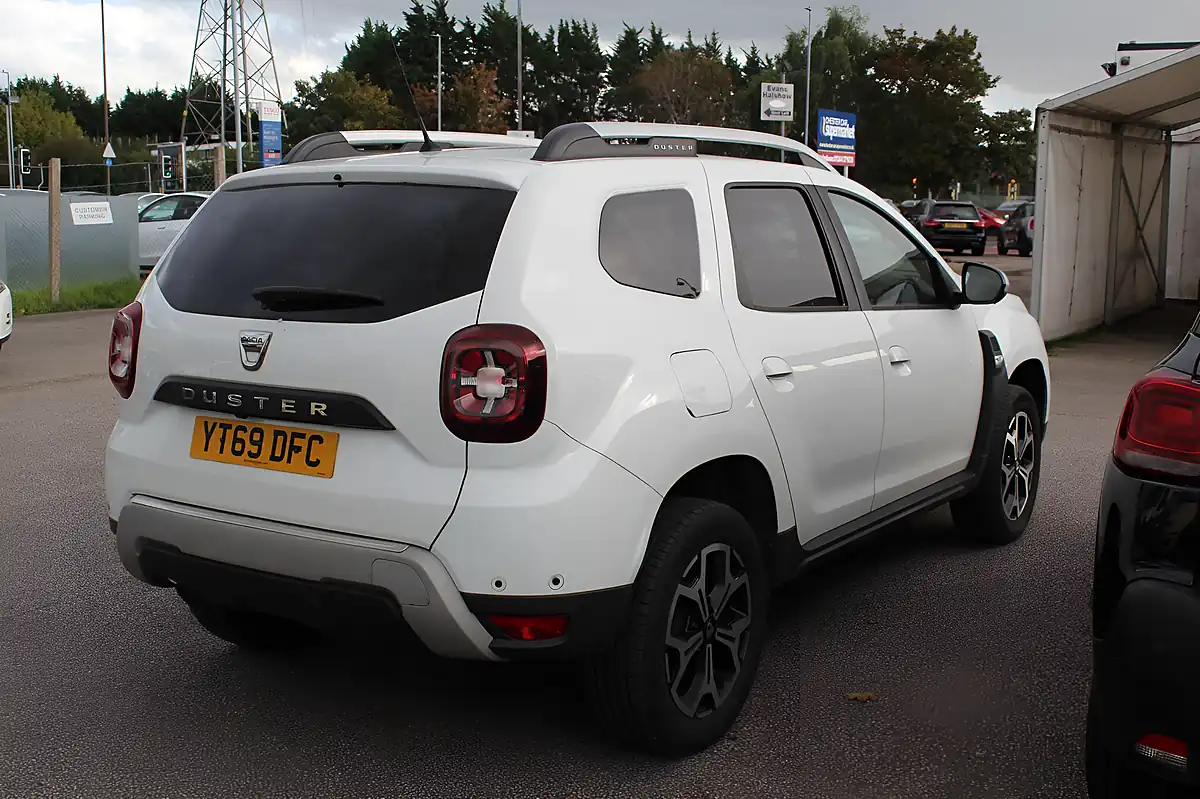 Used 2019 Dacia Duster Prestige White - Interior and Exterior details 4