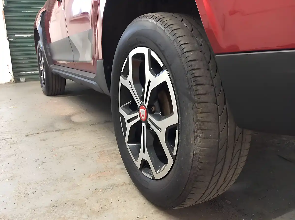 Used 2019 Dacia Duster Techroad Red - Interior and Exterior details 11