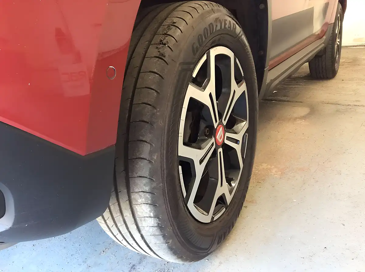 Used 2019 Dacia Duster Techroad Red - Interior and Exterior details 14
