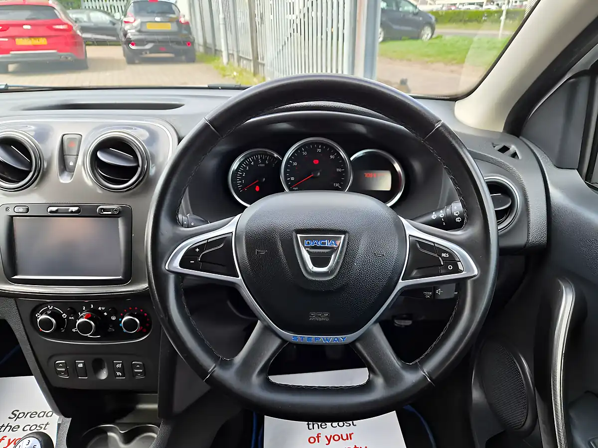 Used 2019 Dacia Logan Mcv Comfort Glacier White - Interior and Exterior details 10