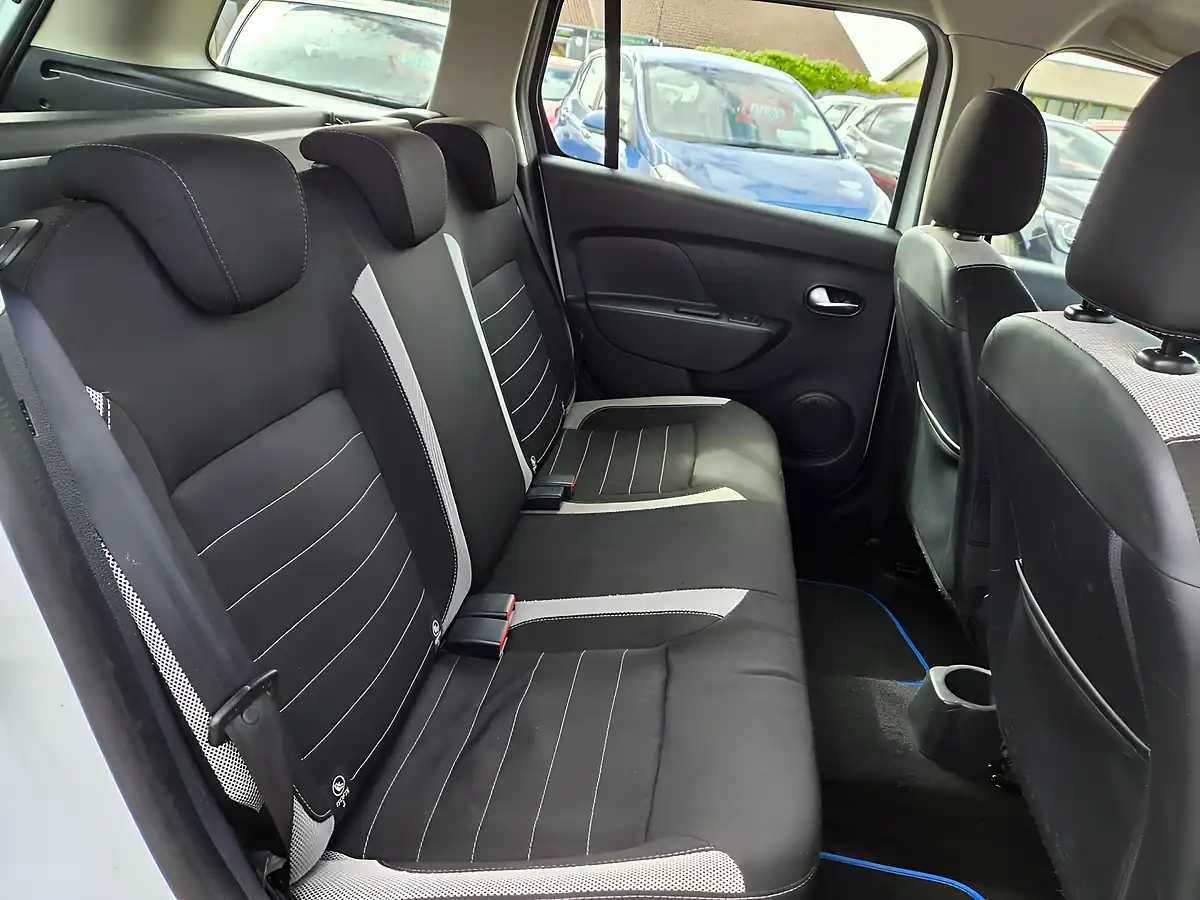 Used 2019 Dacia Logan Mcv Comfort Glacier White - Interior and Exterior details 13