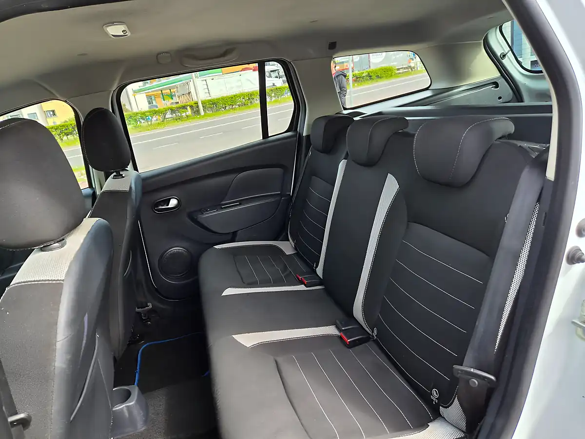 Used 2019 Dacia Logan Mcv Comfort Glacier White - Interior and Exterior details 14