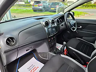 Used 2019 Dacia Logan Mcv Comfort Glacier White - Interior and Exterior details 16