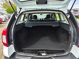 Used 2019 Dacia Logan Mcv Comfort Glacier White - Interior and Exterior details 17