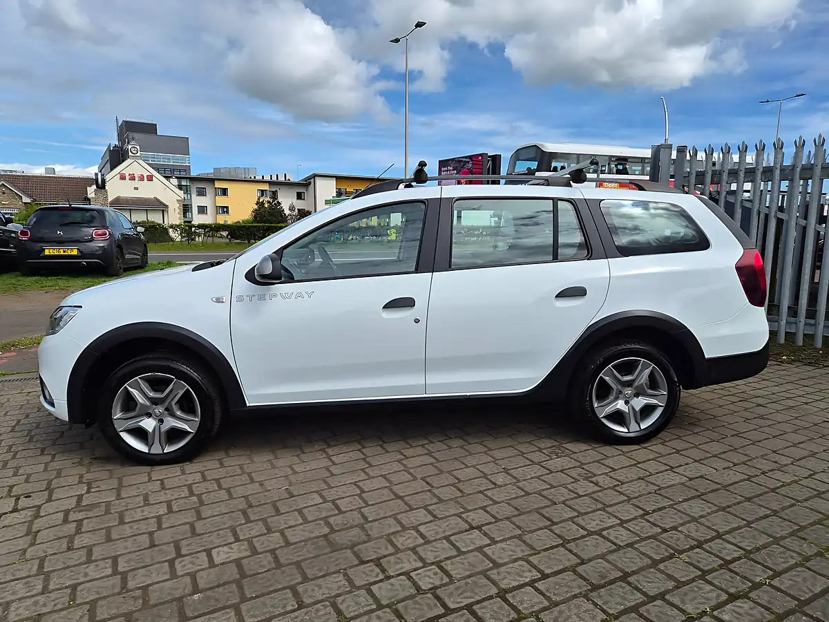 Used 2019 Dacia Logan Mcv Comfort Glacier White - Interior and Exterior details 18