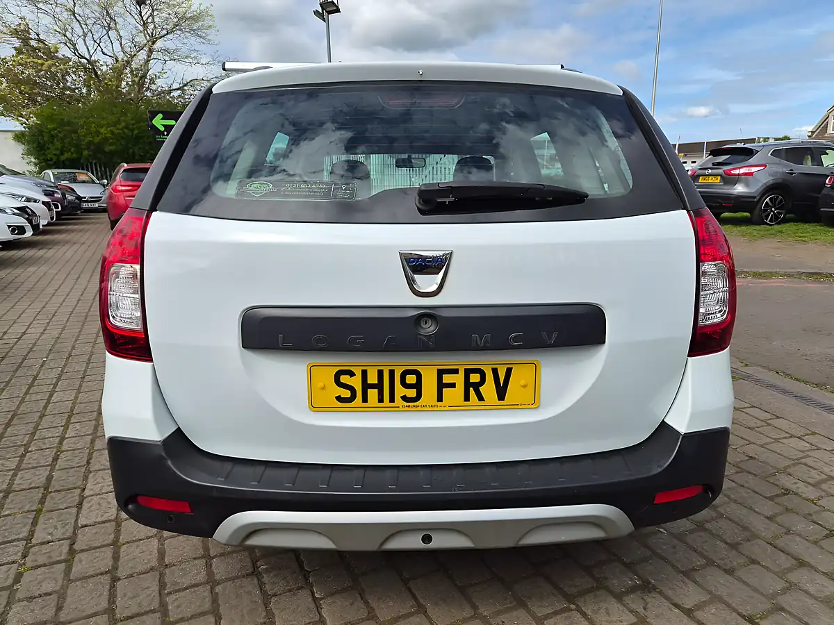 Used 2019 Dacia Logan Mcv Comfort Glacier White - Interior and Exterior details 5