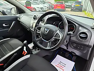 Used 2019 Dacia Logan Mcv Comfort Glacier White - Interior and Exterior details 8