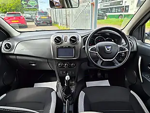 Used 2019 Dacia Logan Mcv Comfort Glacier White - Interior and Exterior details 9