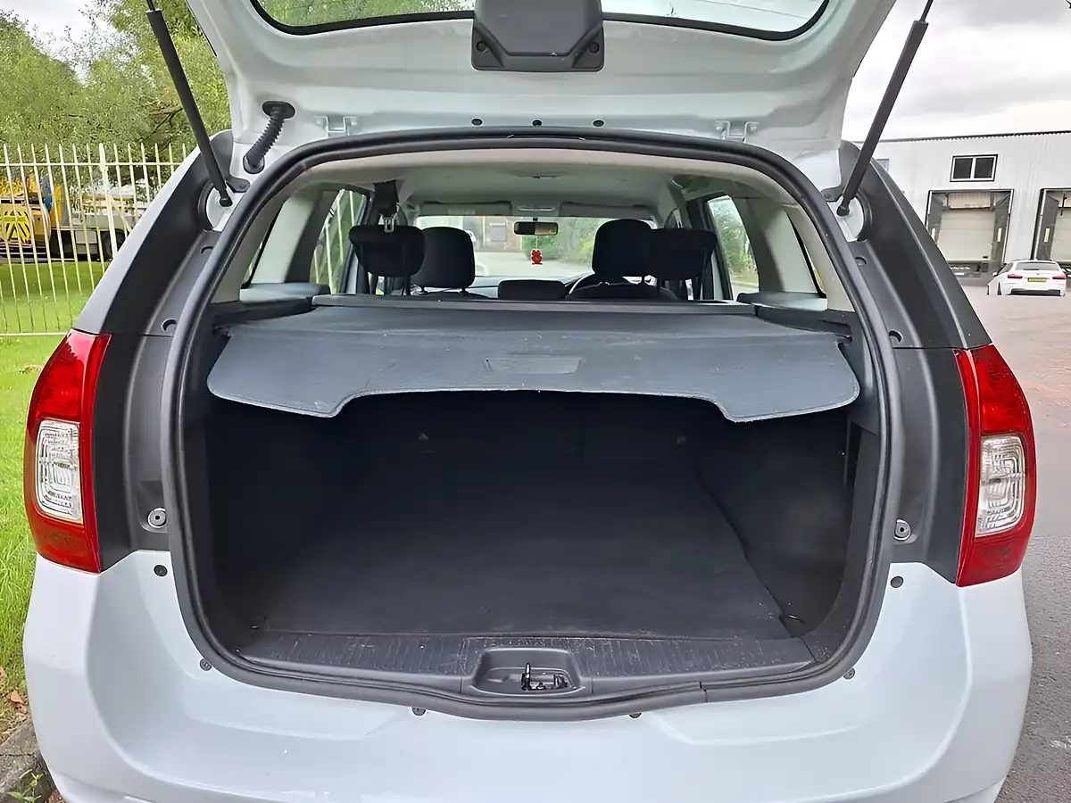 Used 2019 Dacia Logan Mcv Comfort White - Interior and Exterior details 14