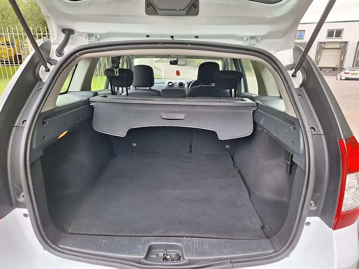 Used 2019 Dacia Logan Mcv Comfort White - Interior and Exterior details 15