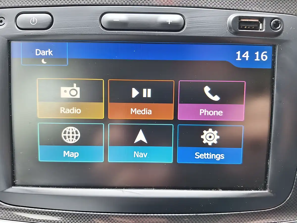 Used 2019 Dacia Logan Mcv Comfort White - Interior and Exterior details 17