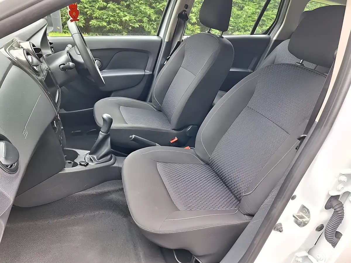 Used 2019 Dacia Logan Mcv Comfort White - Interior and Exterior details 8