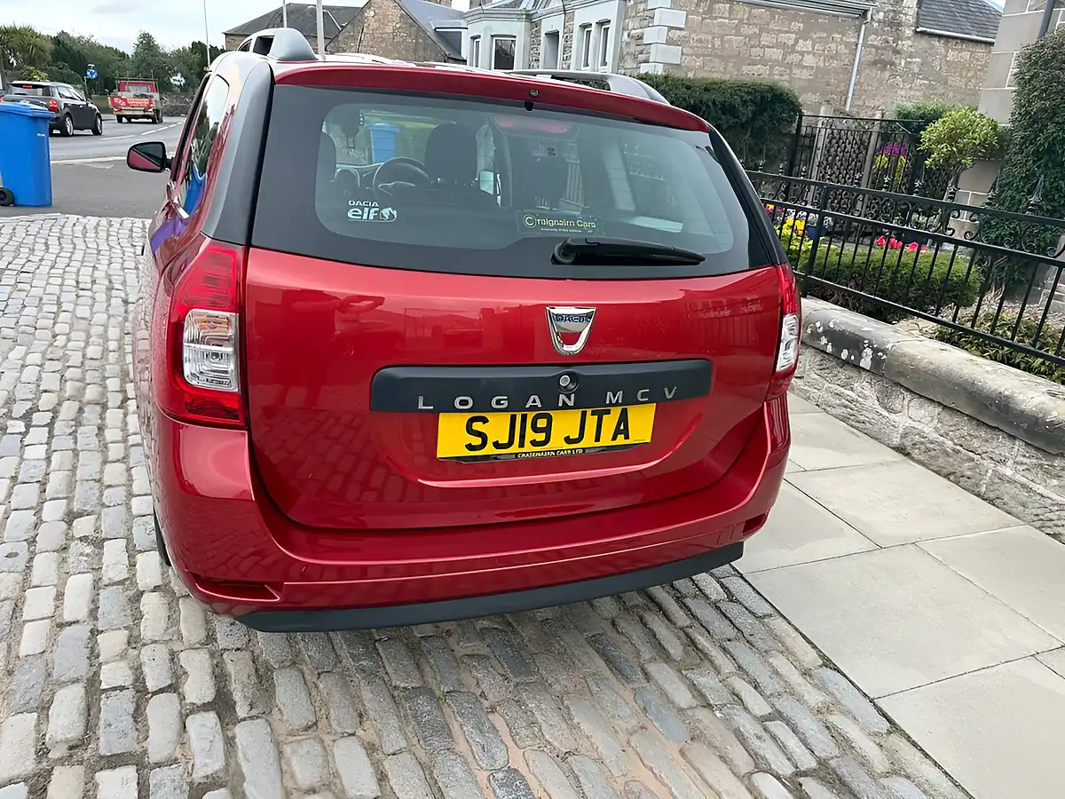 Used 2019 Dacia Logan Mcv Essential Red - Interior and Exterior details 10