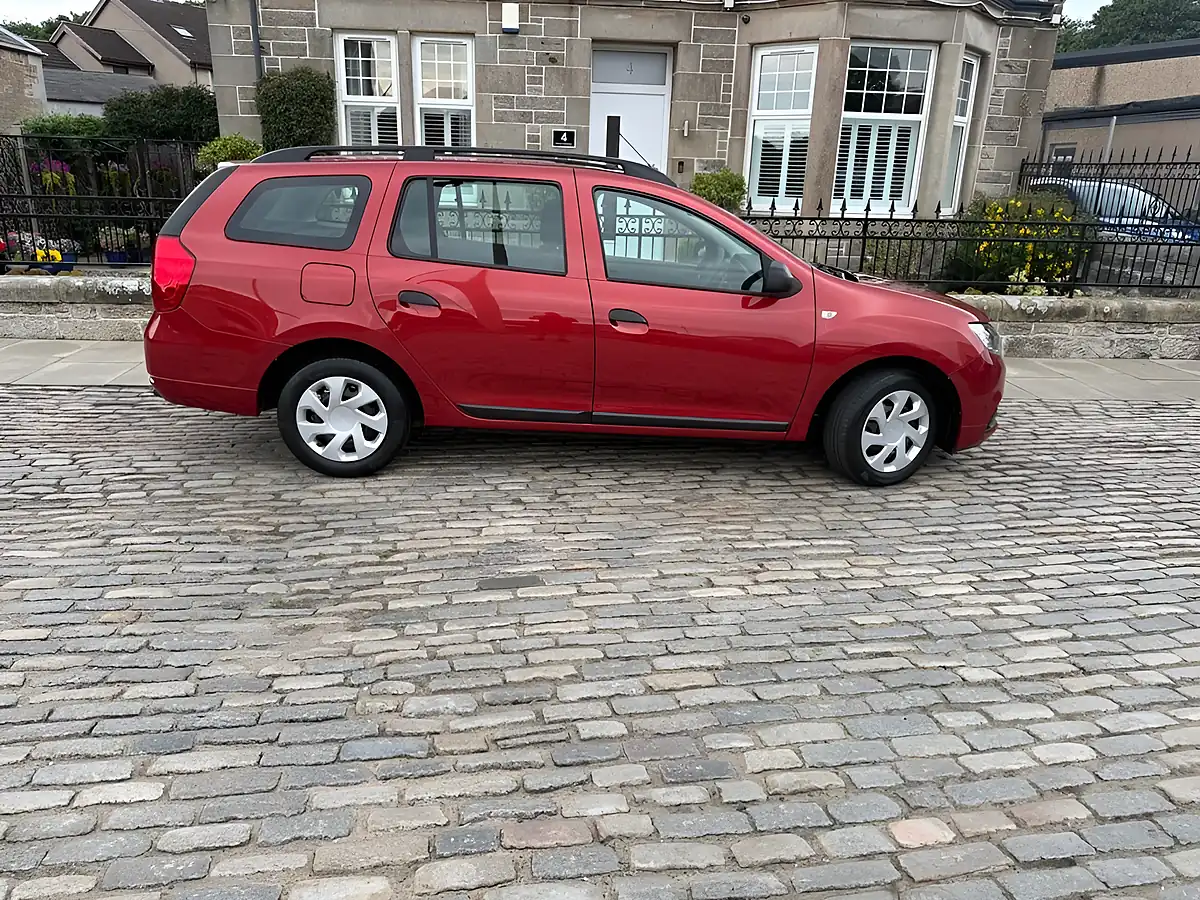 Used 2019 Dacia Logan Mcv Essential Red - Interior and Exterior details 11