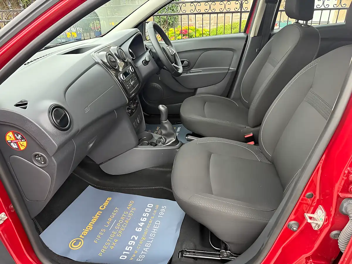Used 2019 Dacia Logan Mcv Essential Red - Interior and Exterior details 13