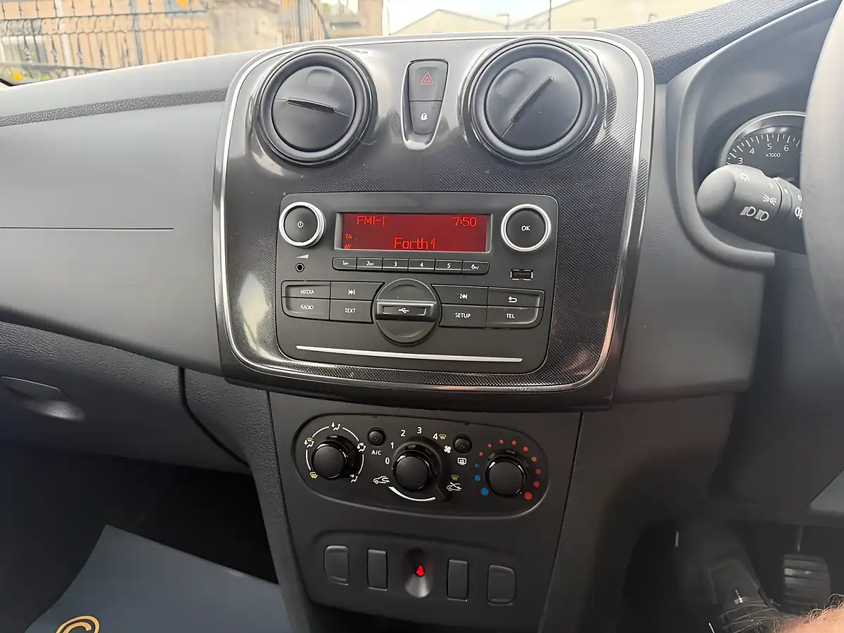 Used 2019 Dacia Logan Mcv Essential Red - Interior and Exterior details 17