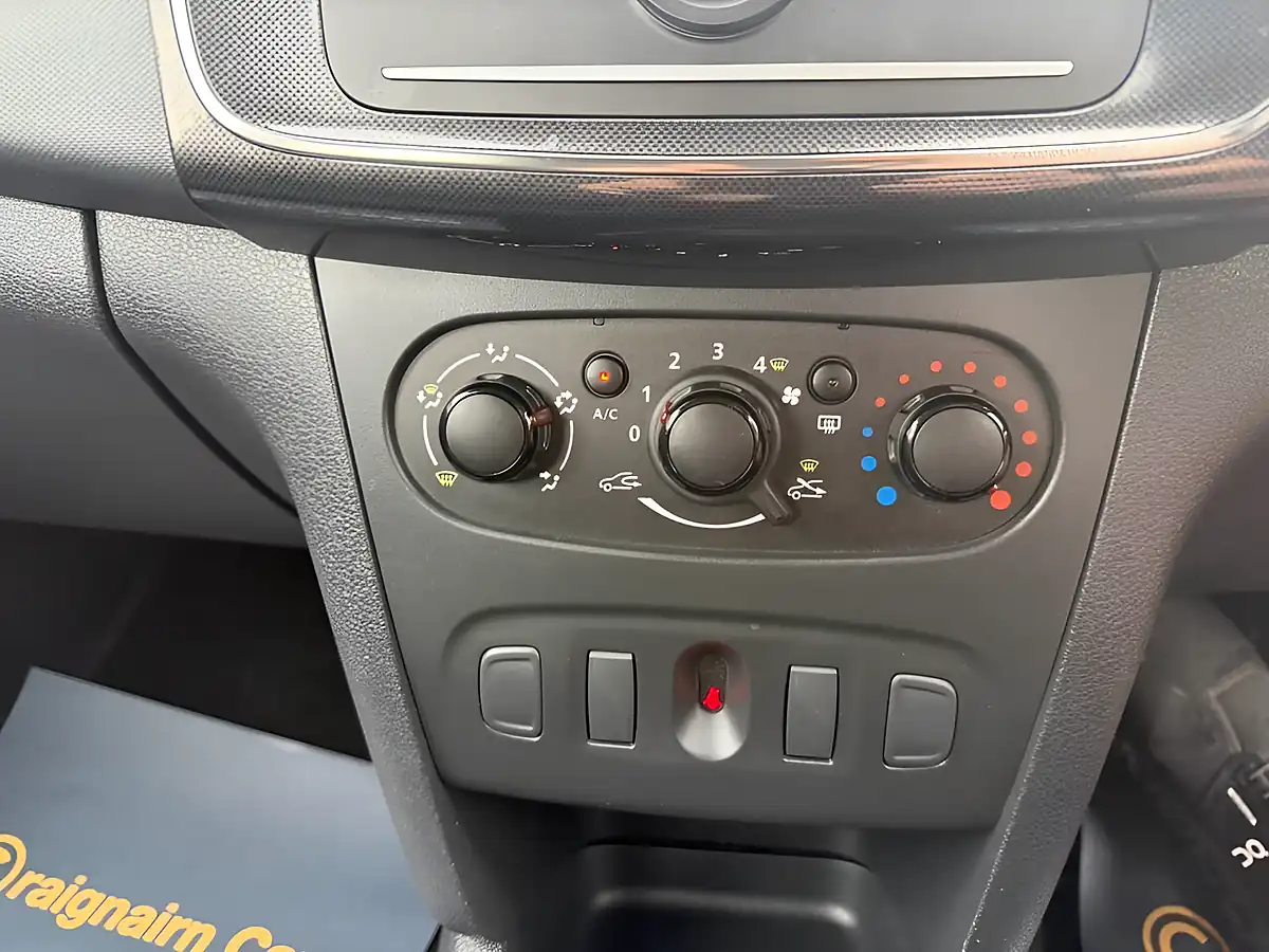 Used 2019 Dacia Logan Mcv Essential Red - Interior and Exterior details 20