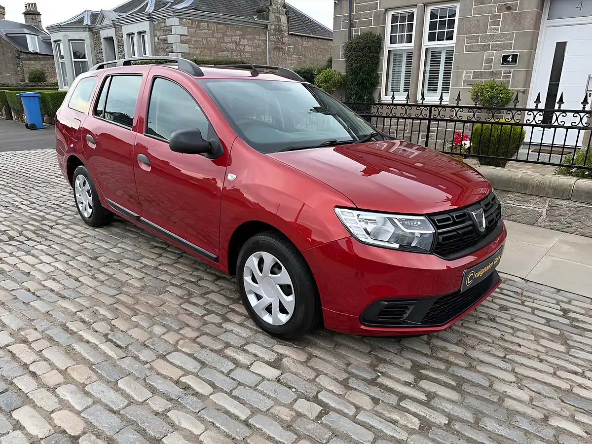 Used 2019 Dacia Logan Mcv Essential Red - Interior and Exterior details 5