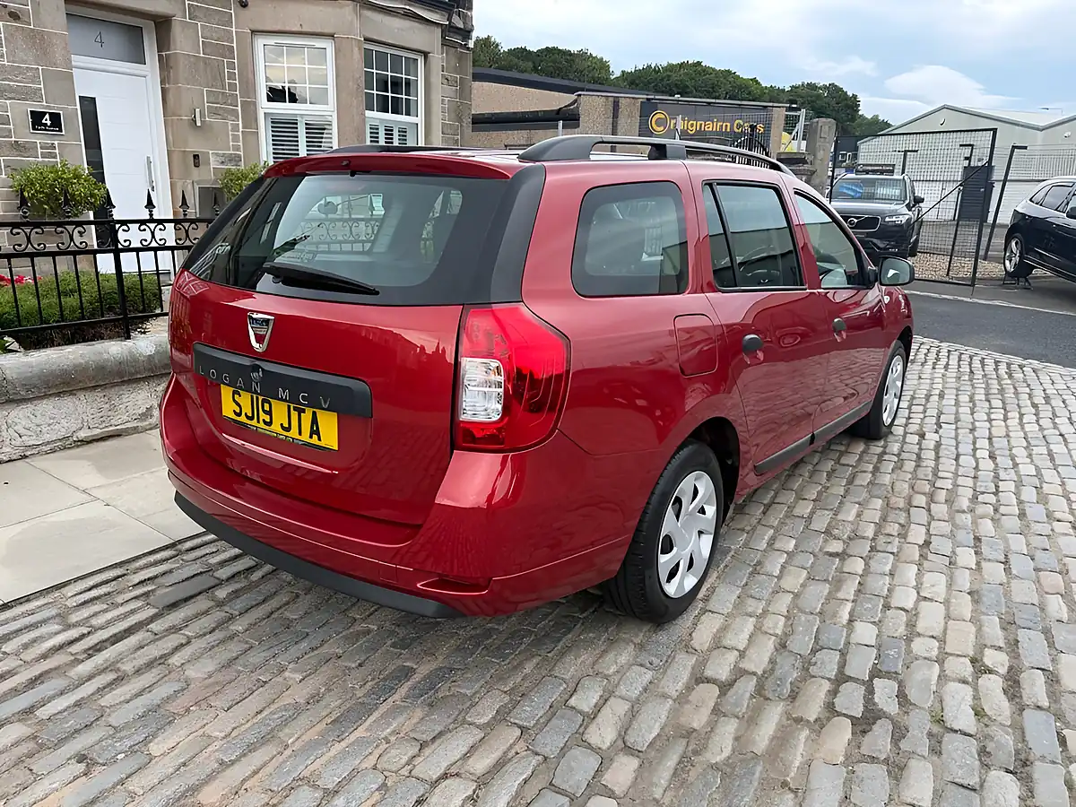 Used 2019 Dacia Logan Mcv Essential Red - Interior and Exterior details 6