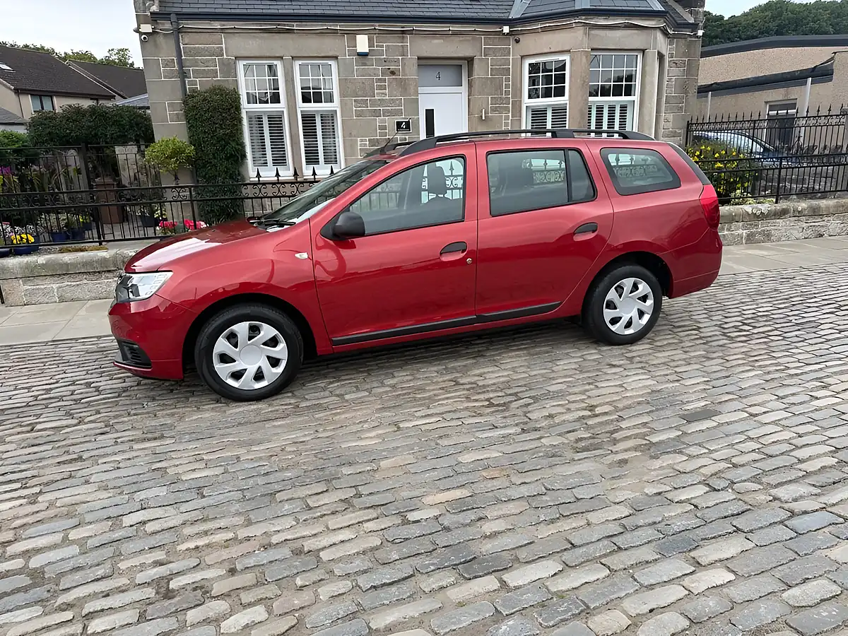 Used 2019 Dacia Logan Mcv Essential Red - Interior and Exterior details 7