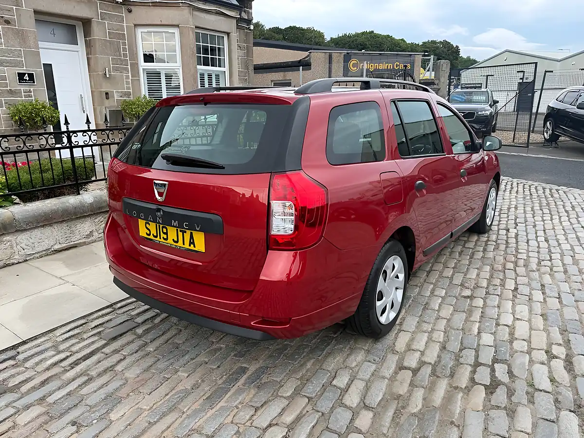 Used 2019 Dacia Logan Mcv Essential Red - Interior and Exterior details 9