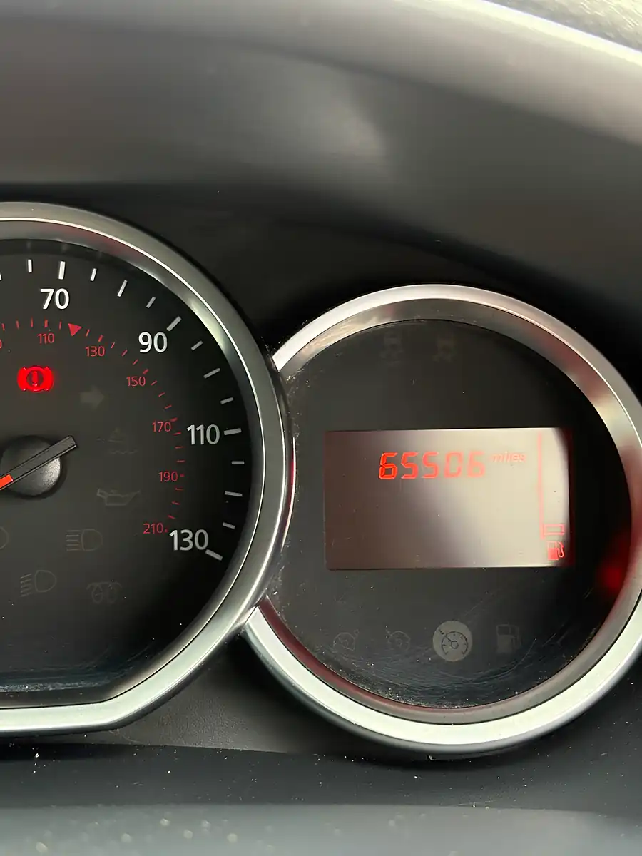 Used 2019 Dacia Logan Mcv Stepway Techroad Red - Interior and Exterior details 13