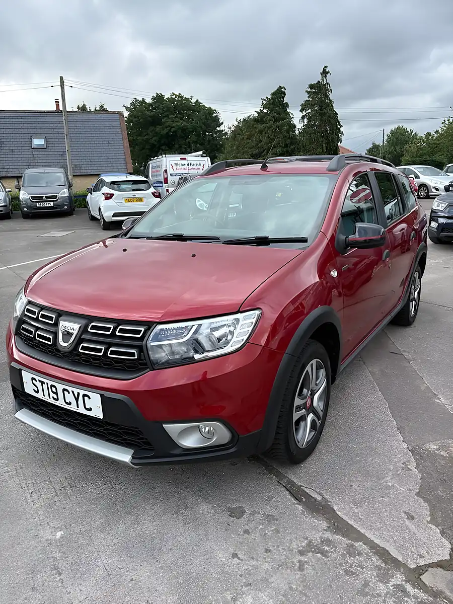 Used 2019 Dacia Logan Mcv Stepway Techroad Red - Interior and Exterior details 2