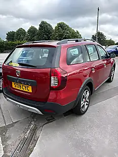 Used 2019 Dacia Logan Mcv Stepway Techroad Red - Interior and Exterior details 3