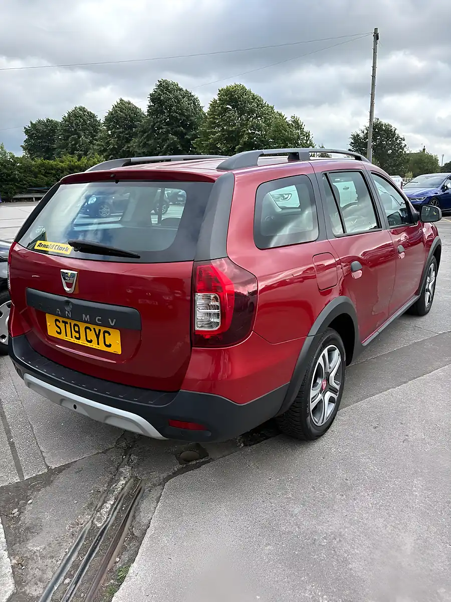 Used 2019 Dacia Logan Mcv Stepway Techroad Red - Interior and Exterior details 3
