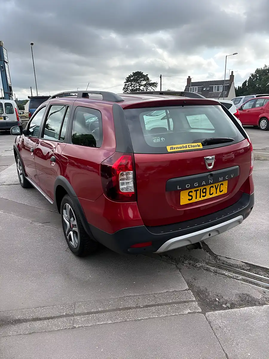 Used 2019 Dacia Logan Mcv Stepway Techroad Red - Interior and Exterior details 4