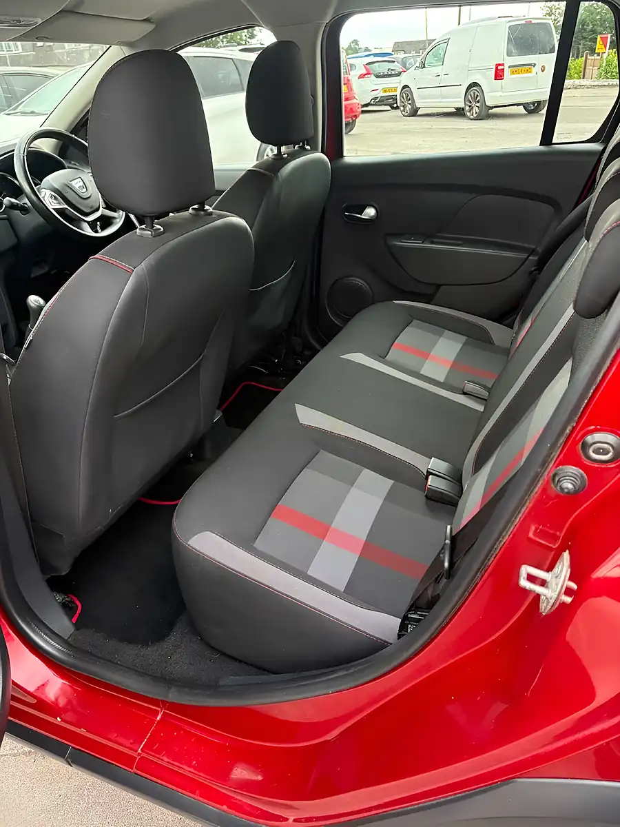 Used 2019 Dacia Logan Mcv Stepway Techroad Red - Interior and Exterior details 6