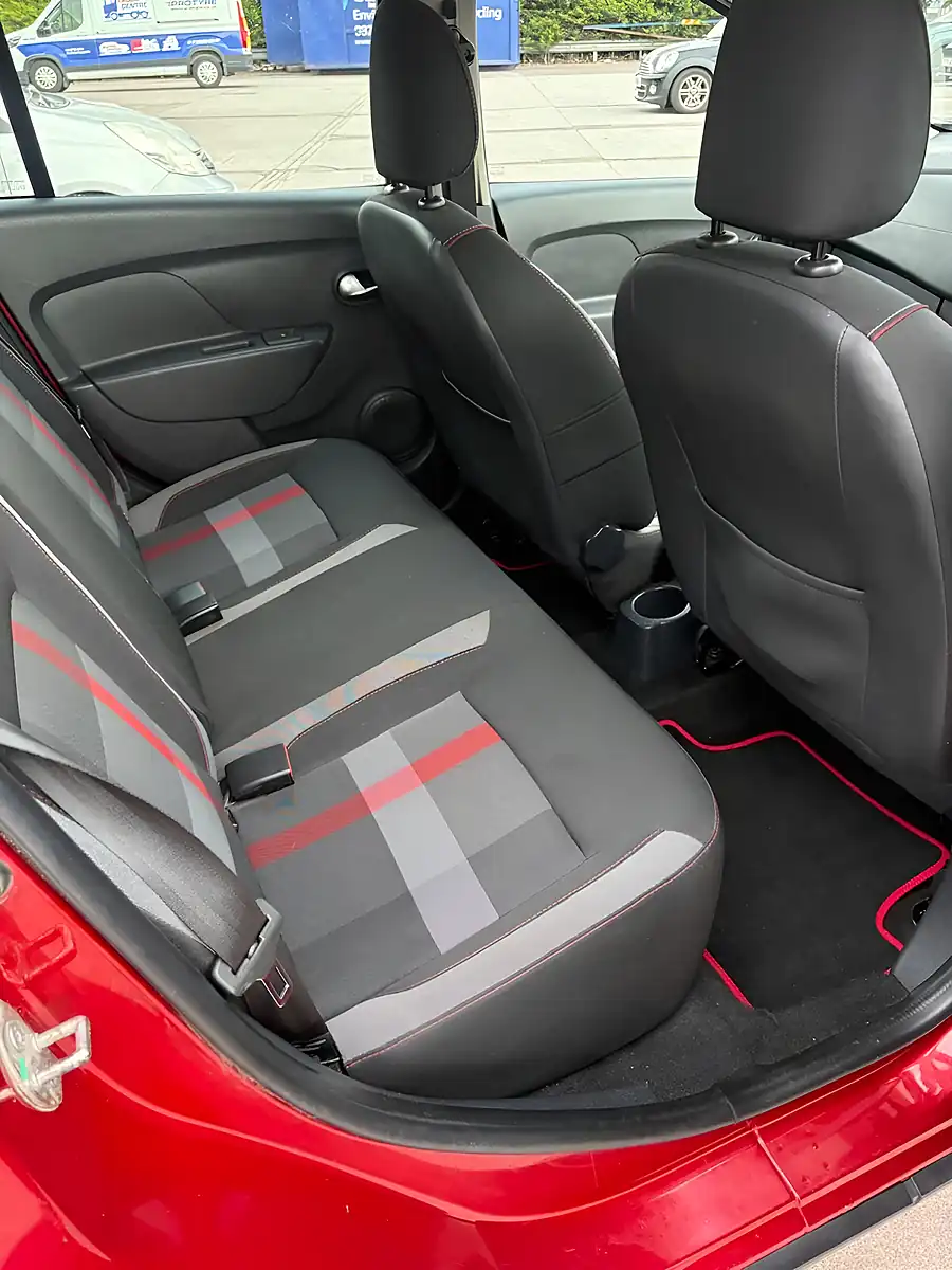 Used 2019 Dacia Logan Mcv Stepway Techroad Red - Interior and Exterior details 9