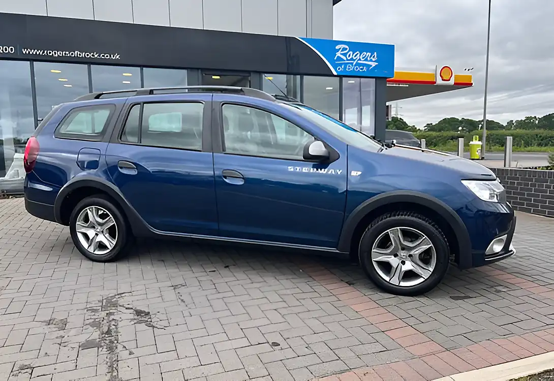 Used 2019 Dacia Logan Stepway Comfort Cosmos Blue - Interior and Exterior details 10