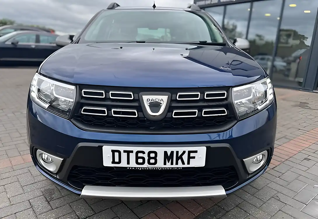 Used 2019 Dacia Logan Stepway Comfort Cosmos Blue - Interior and Exterior details 5