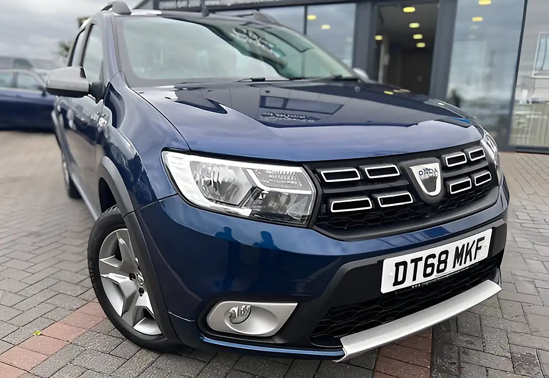 Used 2019 Dacia Logan Stepway Comfort Cosmos Blue - Interior and Exterior details 6