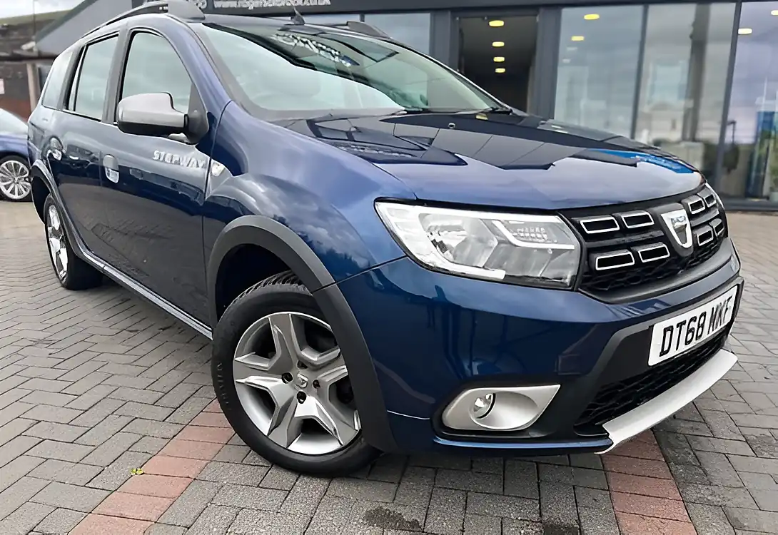 Used 2019 Dacia Logan Stepway Comfort Cosmos Blue - Interior and Exterior details 7