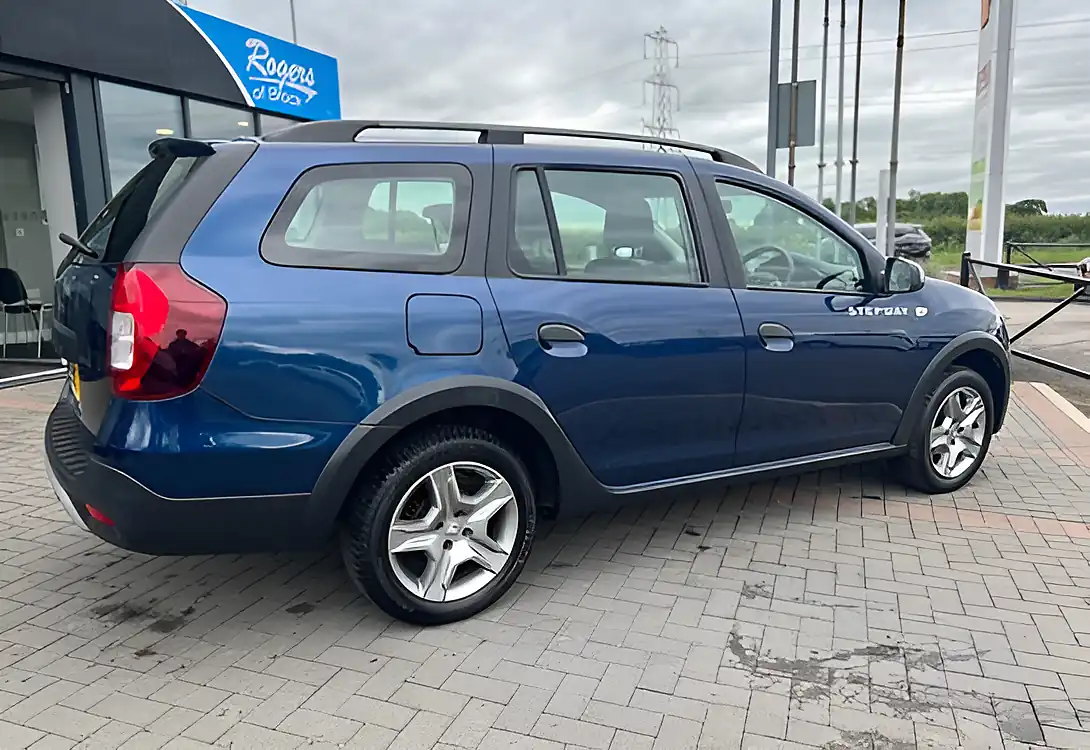 Used 2019 Dacia Logan Stepway Comfort Cosmos Blue - Interior and Exterior details 8