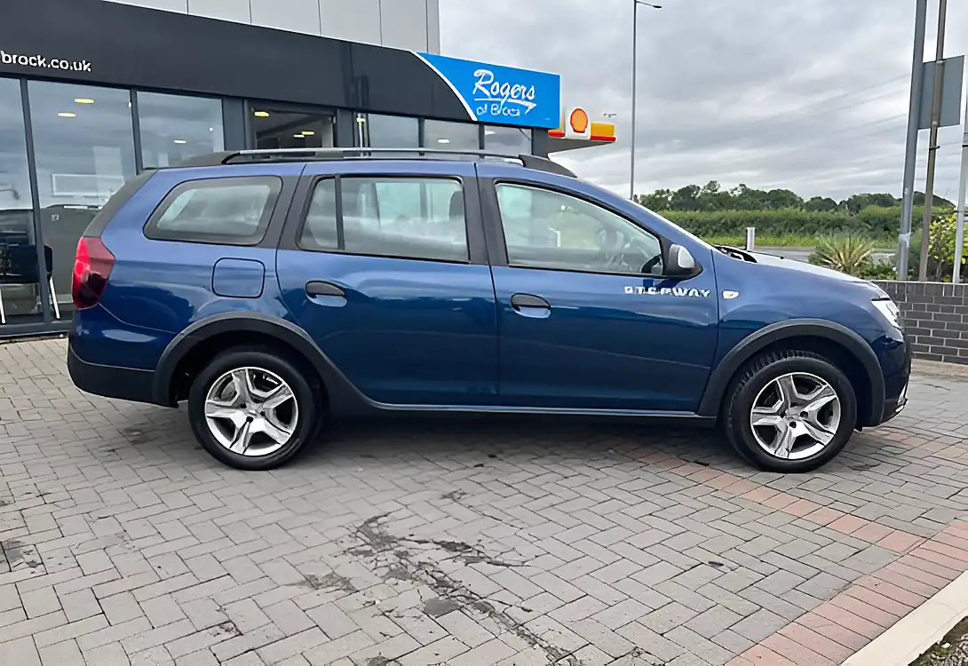 Used 2019 Dacia Logan Stepway Comfort Cosmos Blue - Interior and Exterior details 9