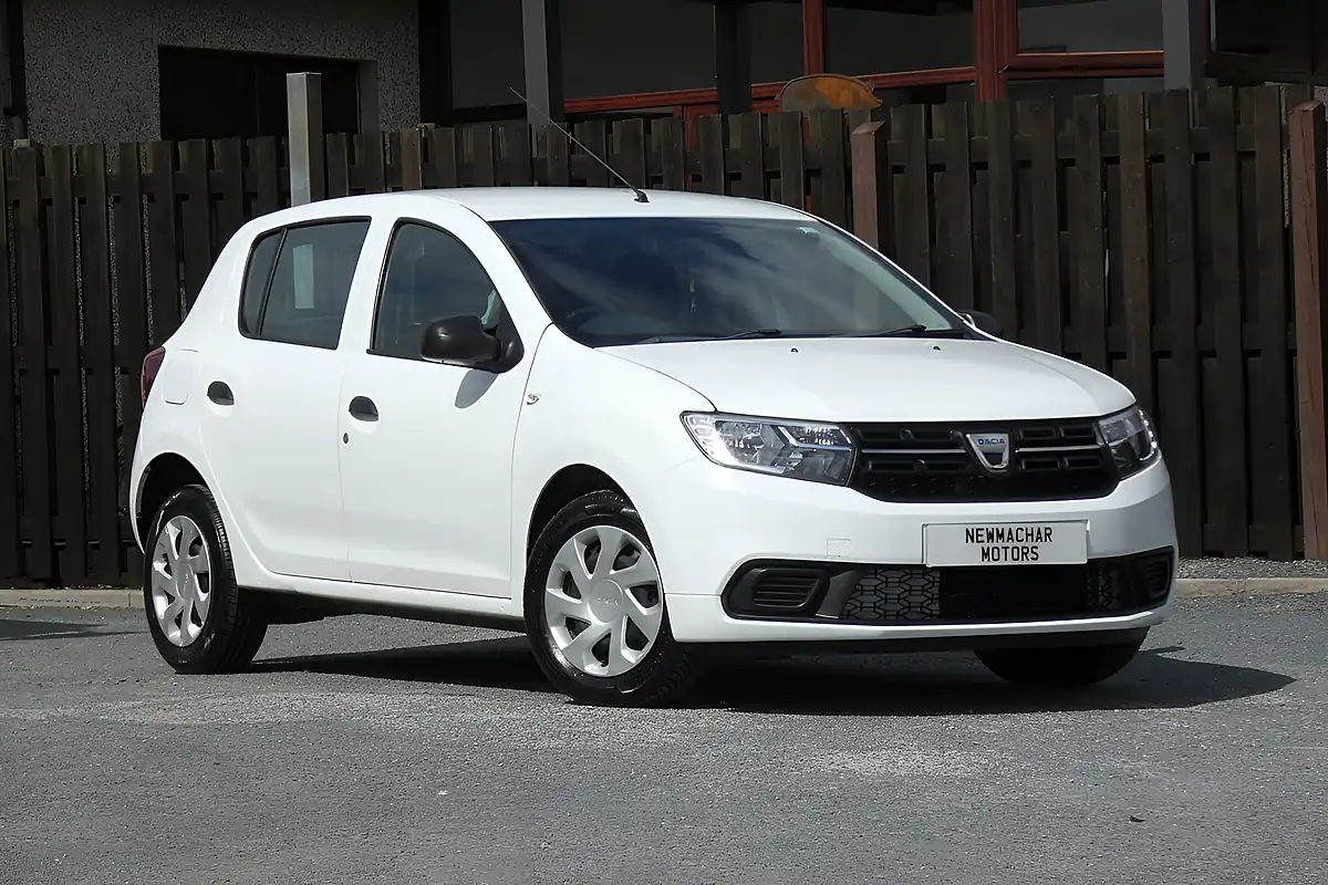 Used 2019 Dacia Sandero Access Glacier White - Front View