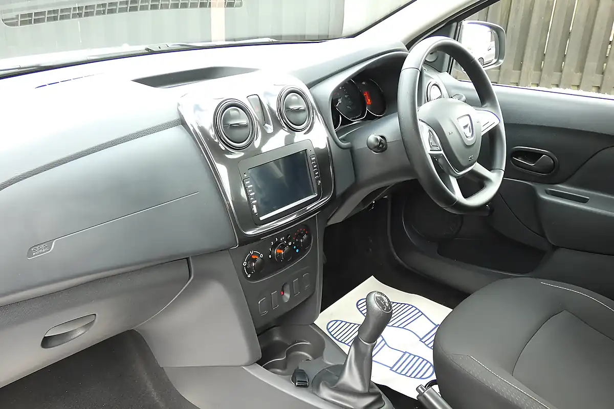 Used 2019 Dacia Sandero Access Glacier White - Interior and Exterior details 13