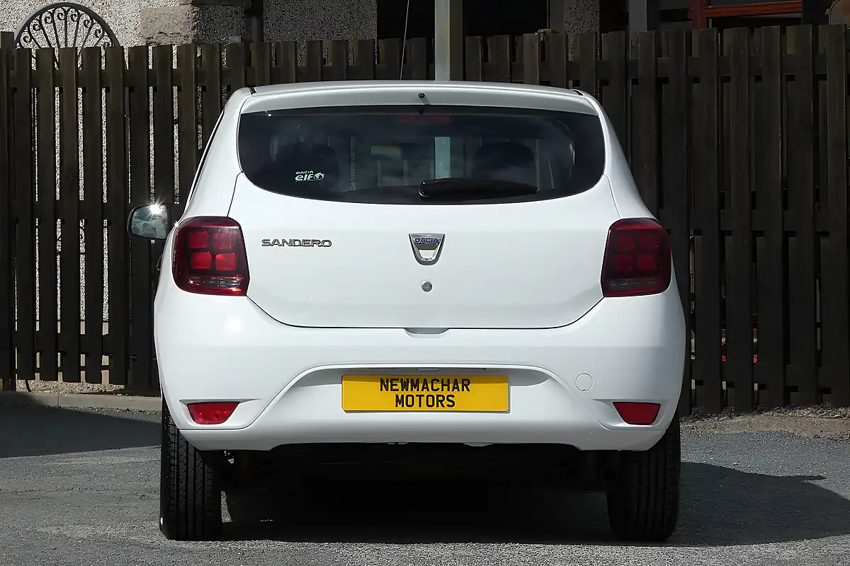 Used 2019 Dacia Sandero Access Glacier White - Interior and Exterior details 3