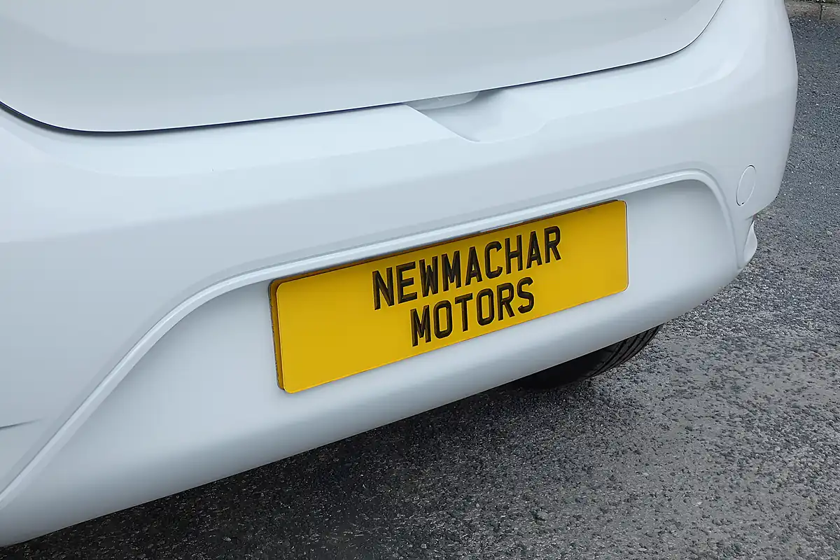 Used 2019 Dacia Sandero Access Glacier White - Interior and Exterior details 6