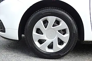 Used 2019 Dacia Sandero Access Glacier White - Interior and Exterior details 7