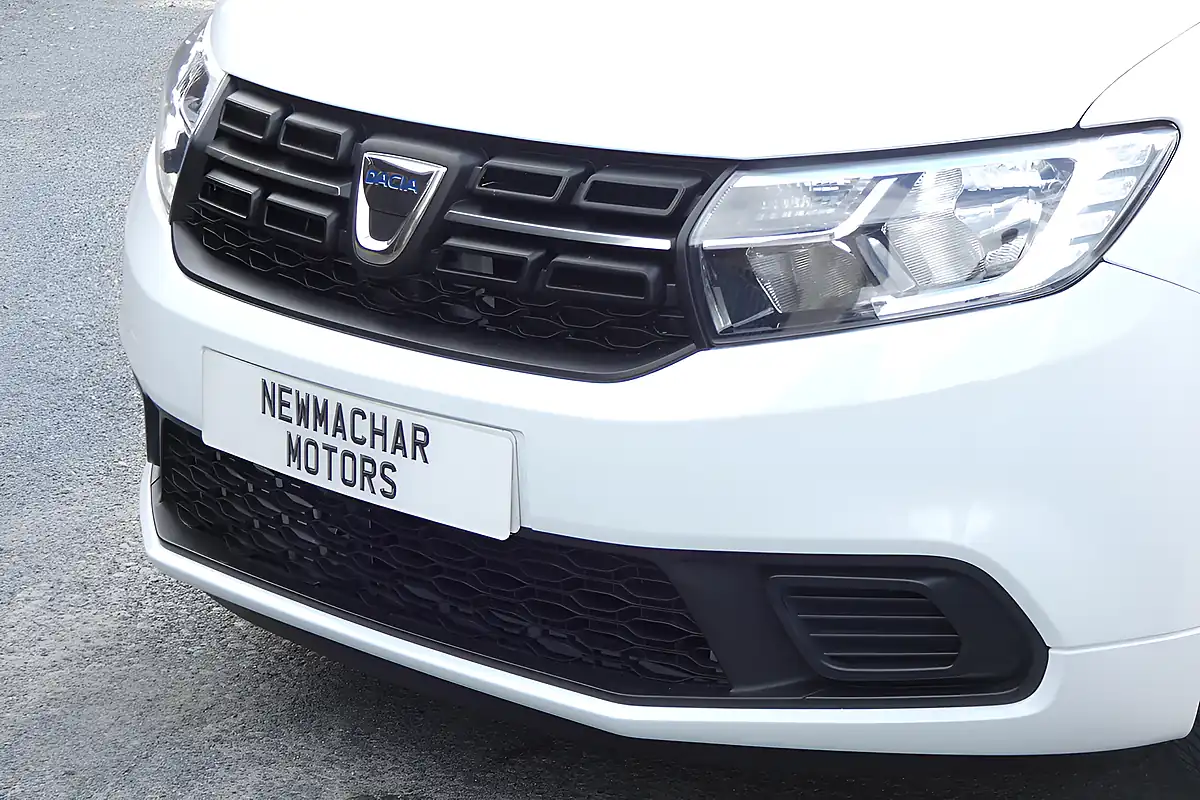 Used 2019 Dacia Sandero Access Glacier White - Interior and Exterior details 8