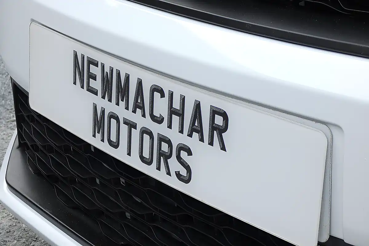 Used 2019 Dacia Sandero Access Glacier White - Interior and Exterior details 9