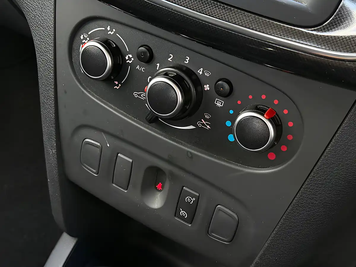 Used 2019 Dacia Sandero Comfort Grey - Interior and Exterior details 15