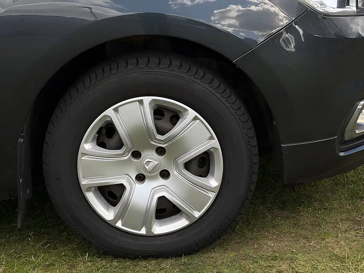 Used 2019 Dacia Sandero Comfort Grey - Interior and Exterior details 7