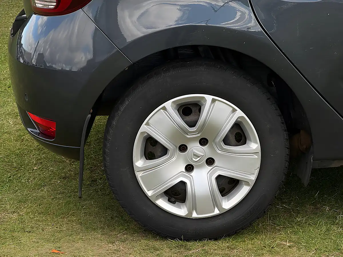 Used 2019 Dacia Sandero Comfort Grey - Interior and Exterior details 8